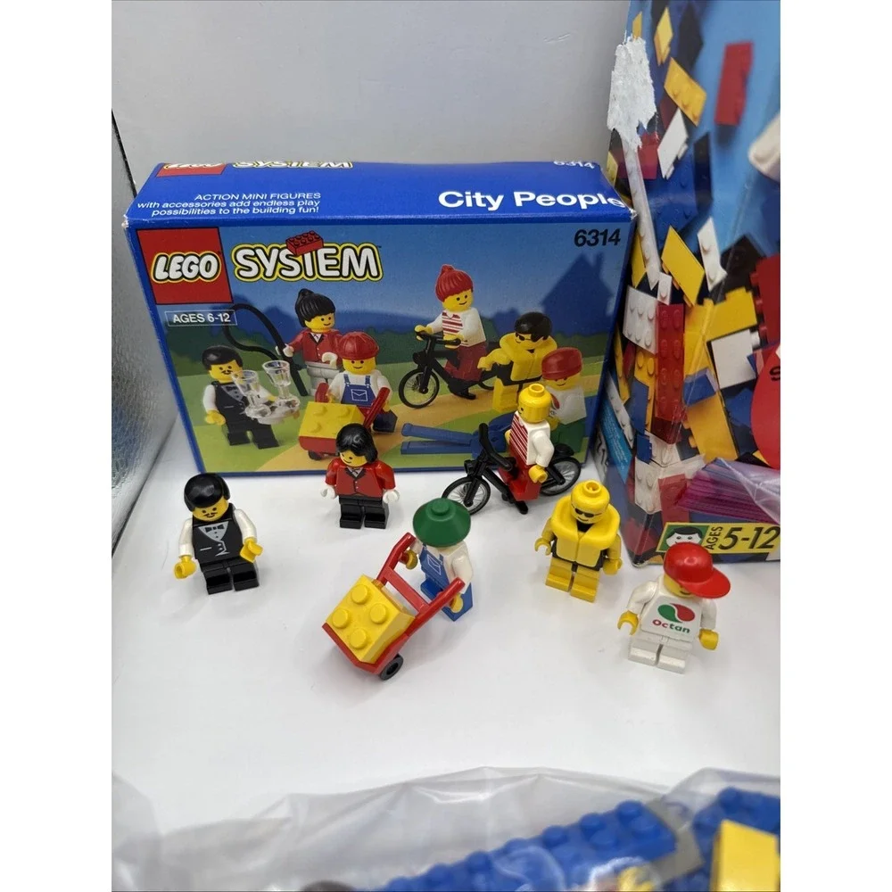 LARGE LEGO LOT of Misc Minifigures Parts Pieces Accessories Plates Weapons 6314+